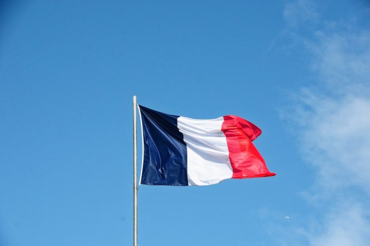 drapeau représentant la France pour symboliser le transfert des licences 4 entre régions
